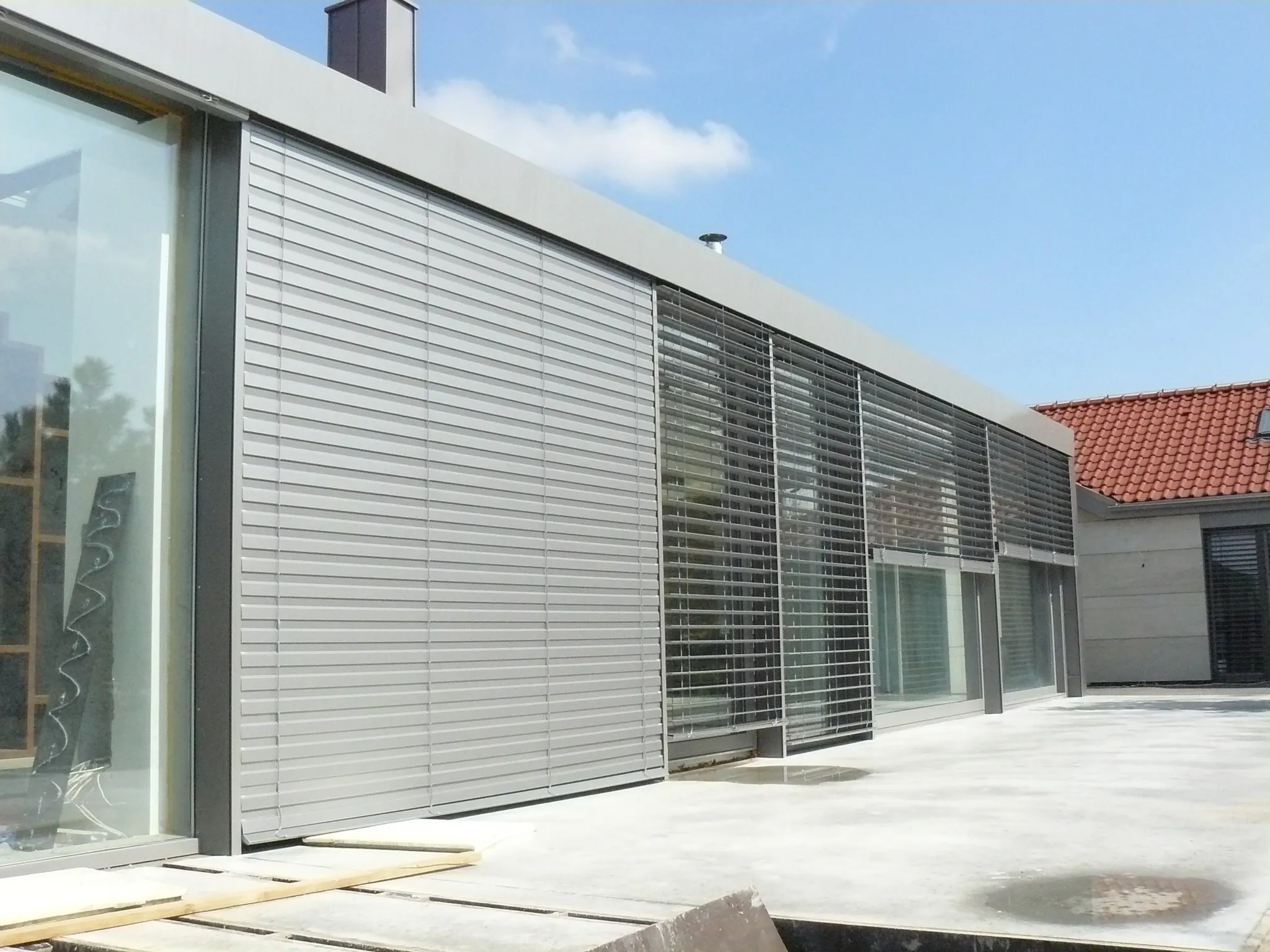 Żaluzje fasadowe z profesjonalnym montażem